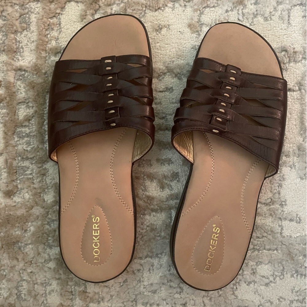 NEW DOCKERS WOMENS LEATHER STRAP SANDAL - size 8